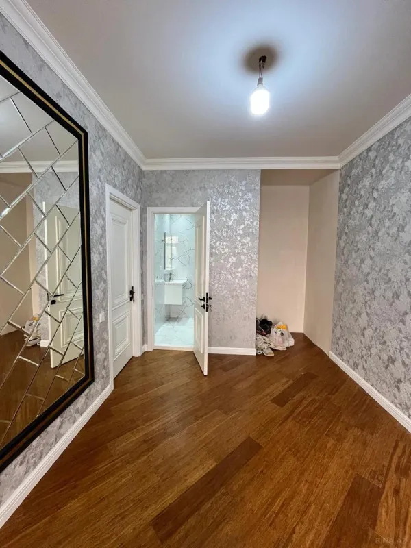 Satılır 4 otaqlı mənzil 143 m²