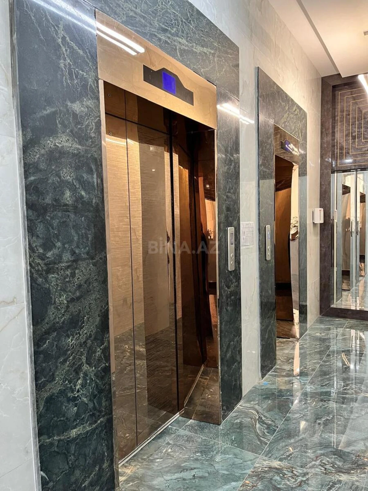 Satılır 4 otaqlı mənzil 143 m²