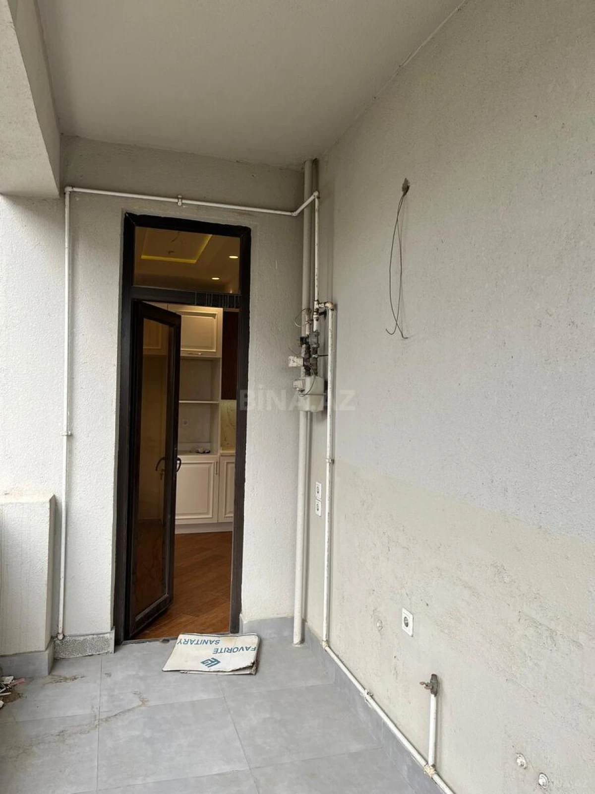 Satılır 4 otaqlı mənzil 143 m²