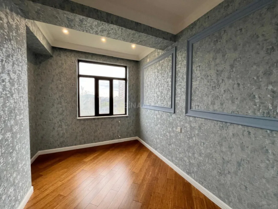 Satılır 4 otaqlı mənzil 143 m²