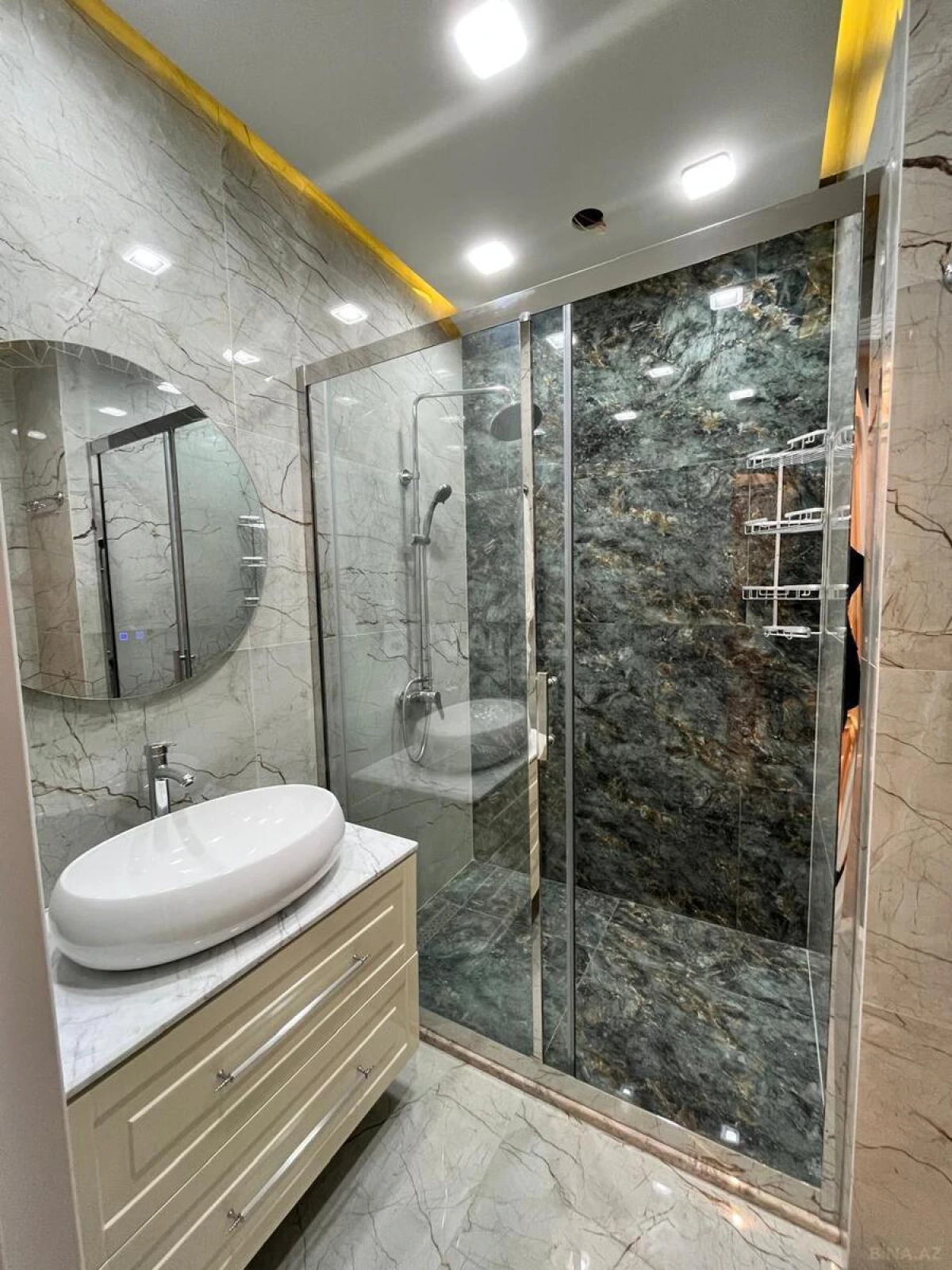 Satılır 4 otaqlı mənzil 143 m²