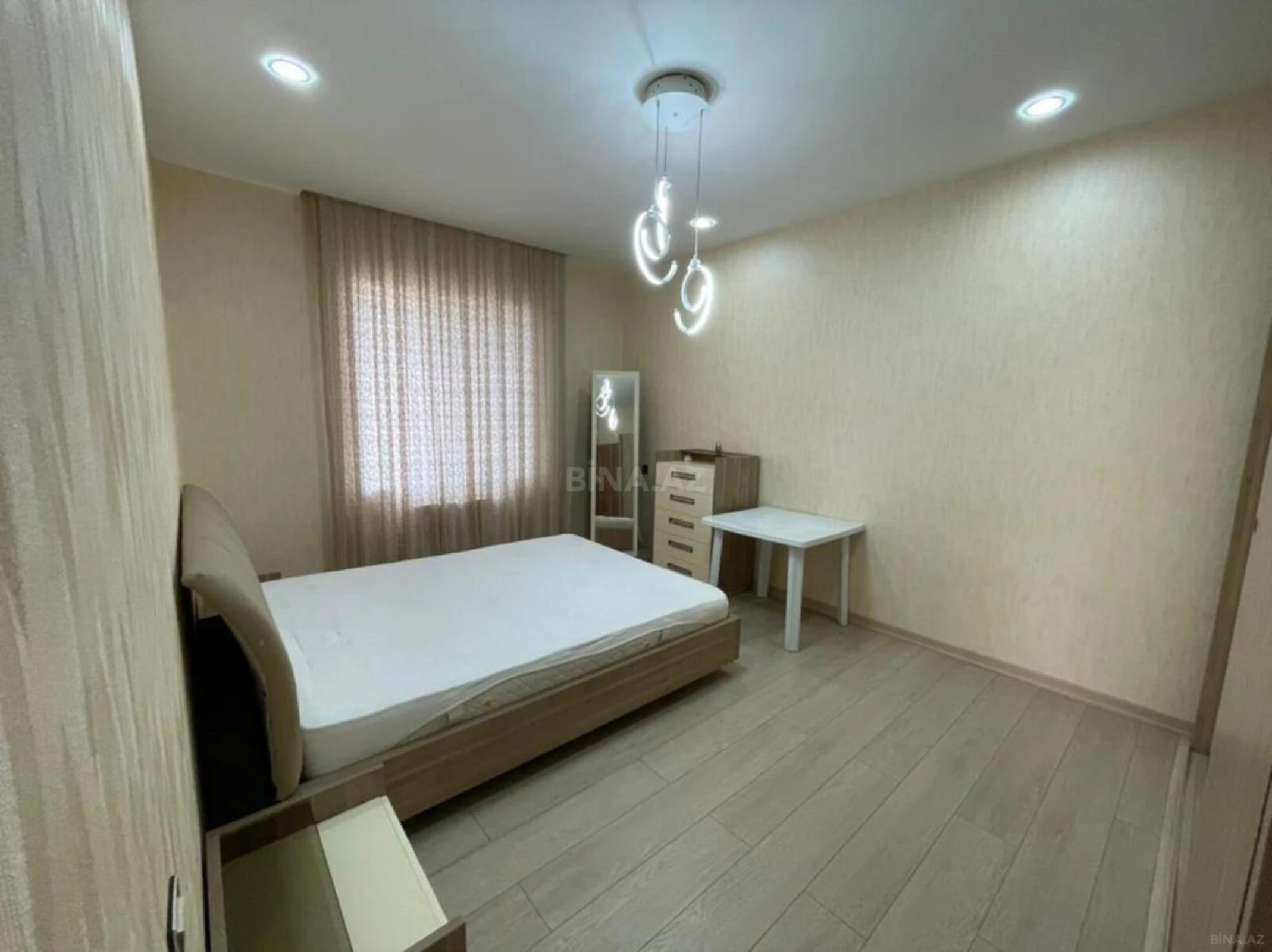 Kirayə verilir 5 otaqlı həyət evi 250 m²