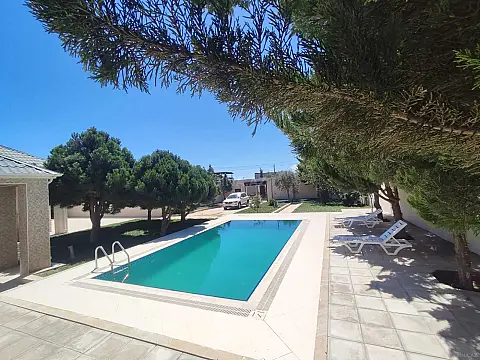 Kirayə verilir 4 otaqlı həyət evi 200 m²