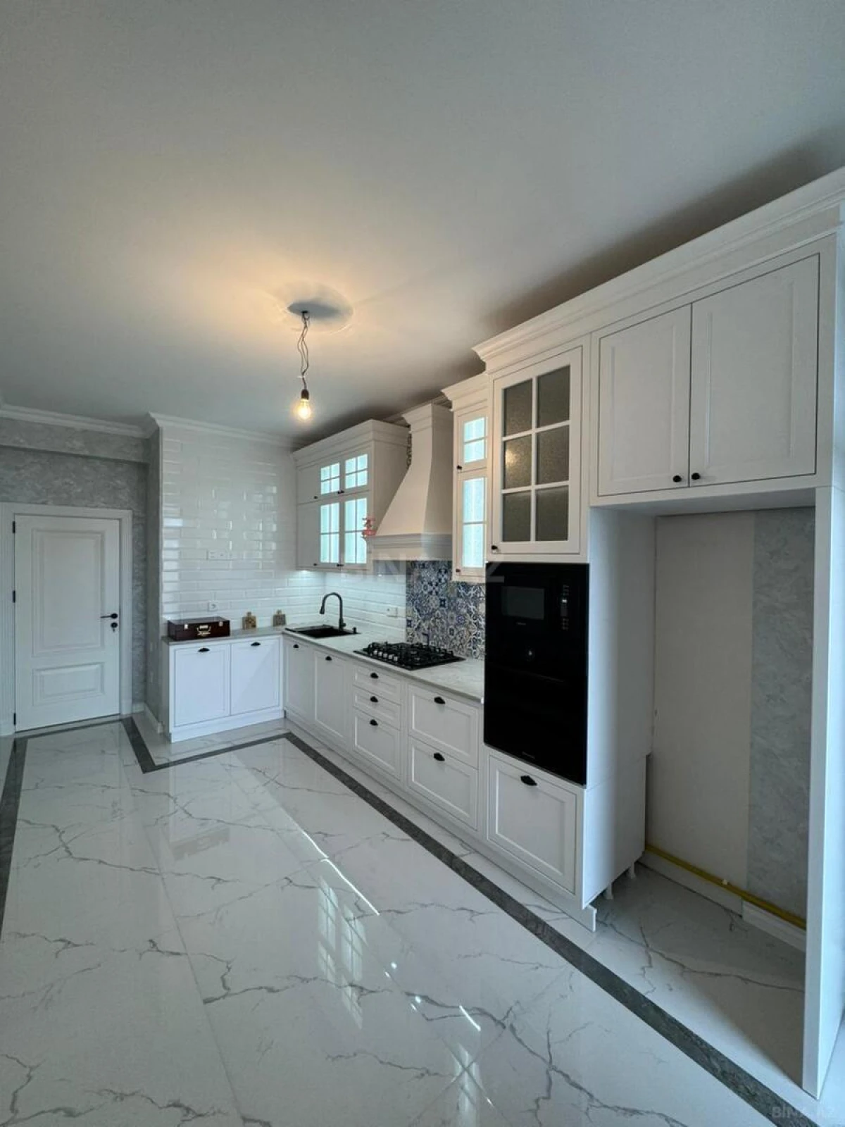 Satılır 4 otaqlı mənzil 120 m²