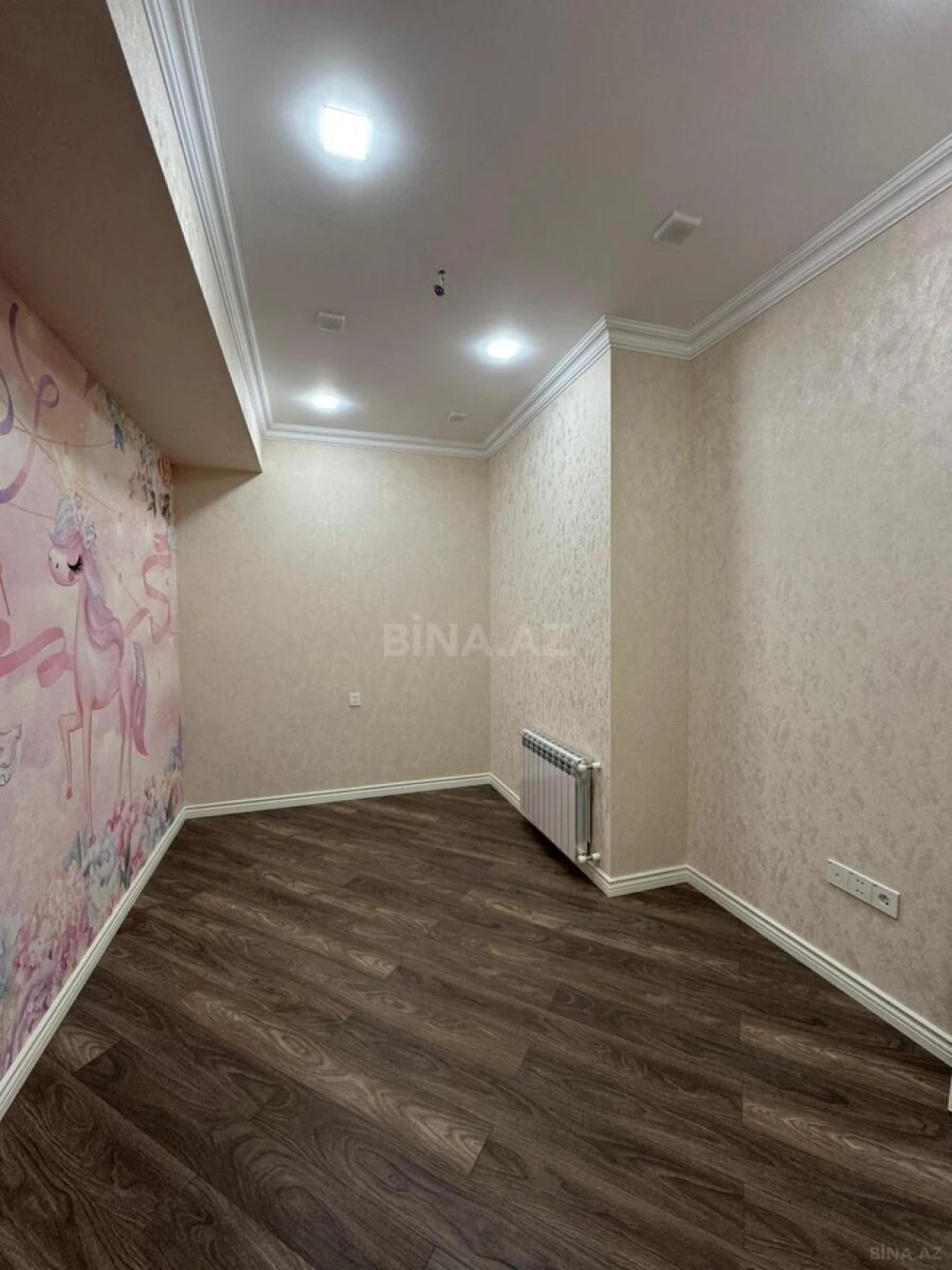 Satılır 4 otaqlı mənzil 120 m²