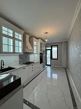 Satılır 4 otaqlı mənzil 120 m²