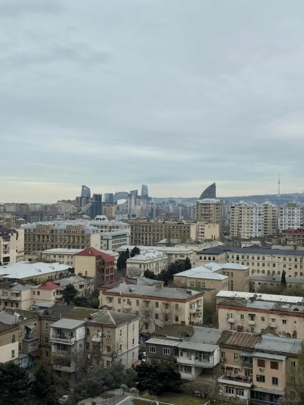 Satılır 4 otaqlı mənzil 120 m²