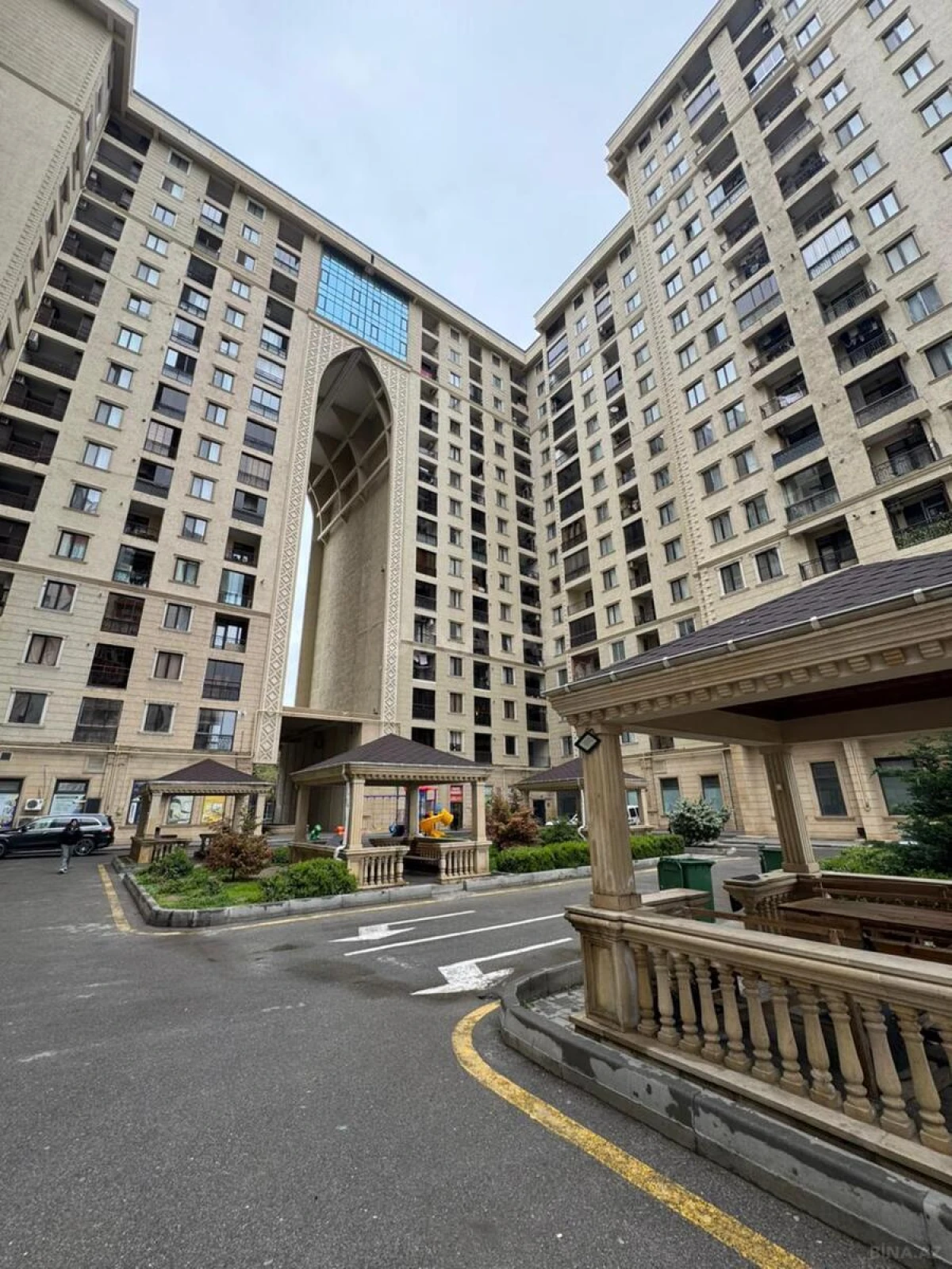 Satılır 4 otaqlı mənzil 120 m²