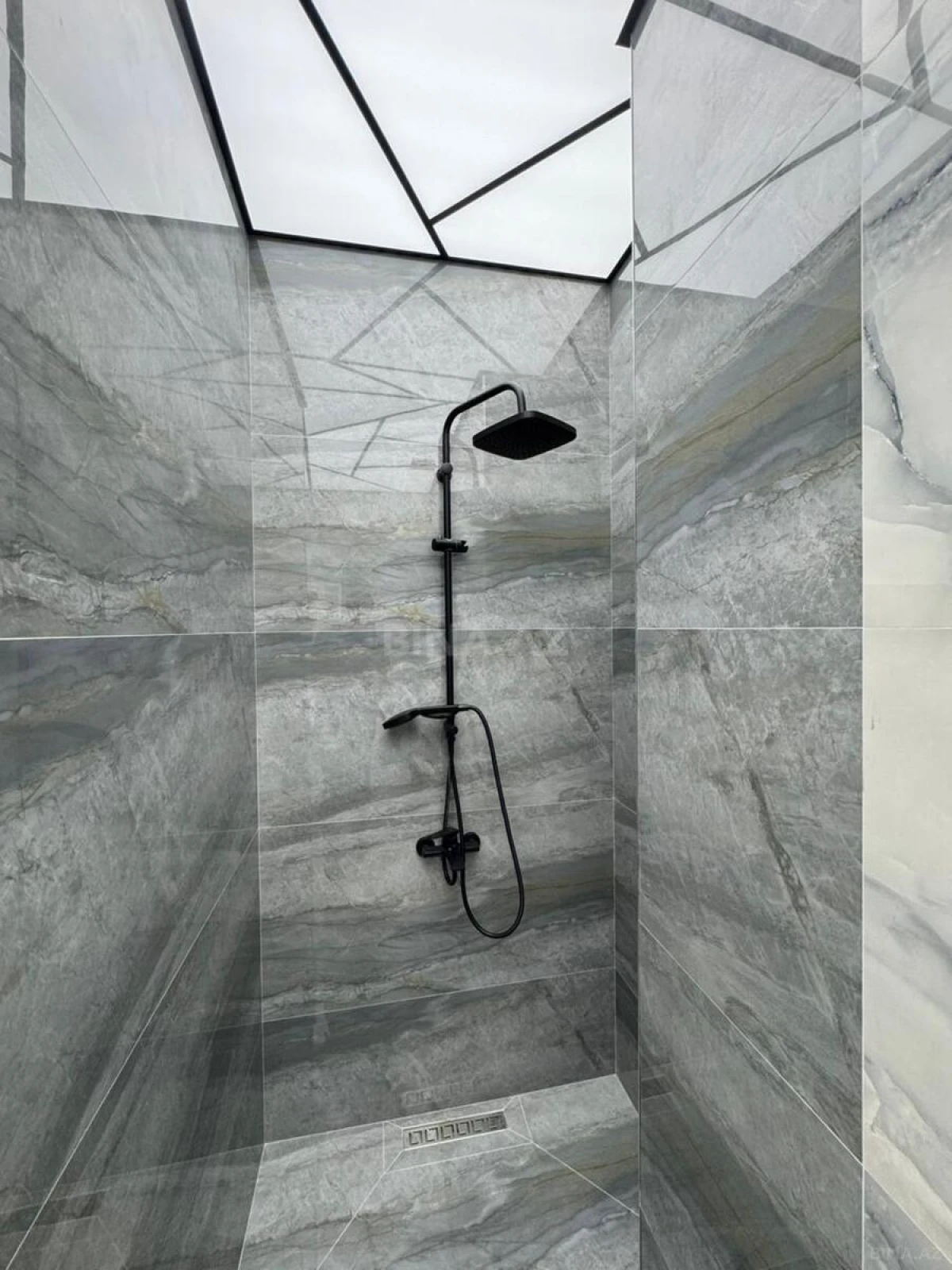 Satılır 4 otaqlı mənzil 120 m²