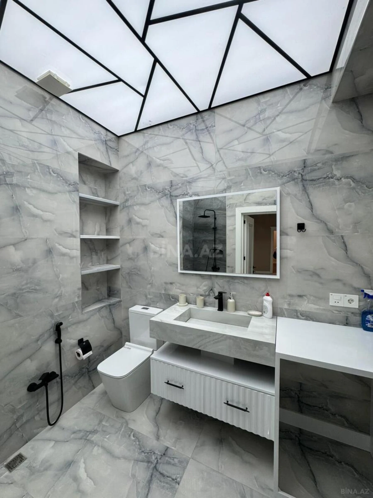 Satılır 4 otaqlı mənzil 120 m²