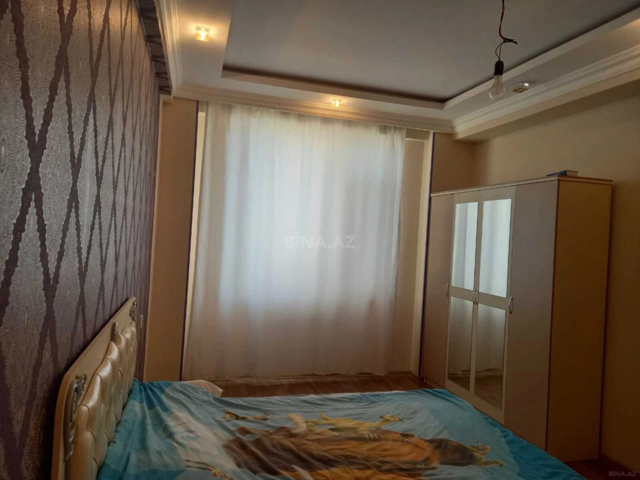 Satılır 3 otaqlı mənzil 135 m²