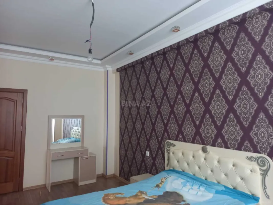 Satılır 3 otaqlı mənzil 135 m²