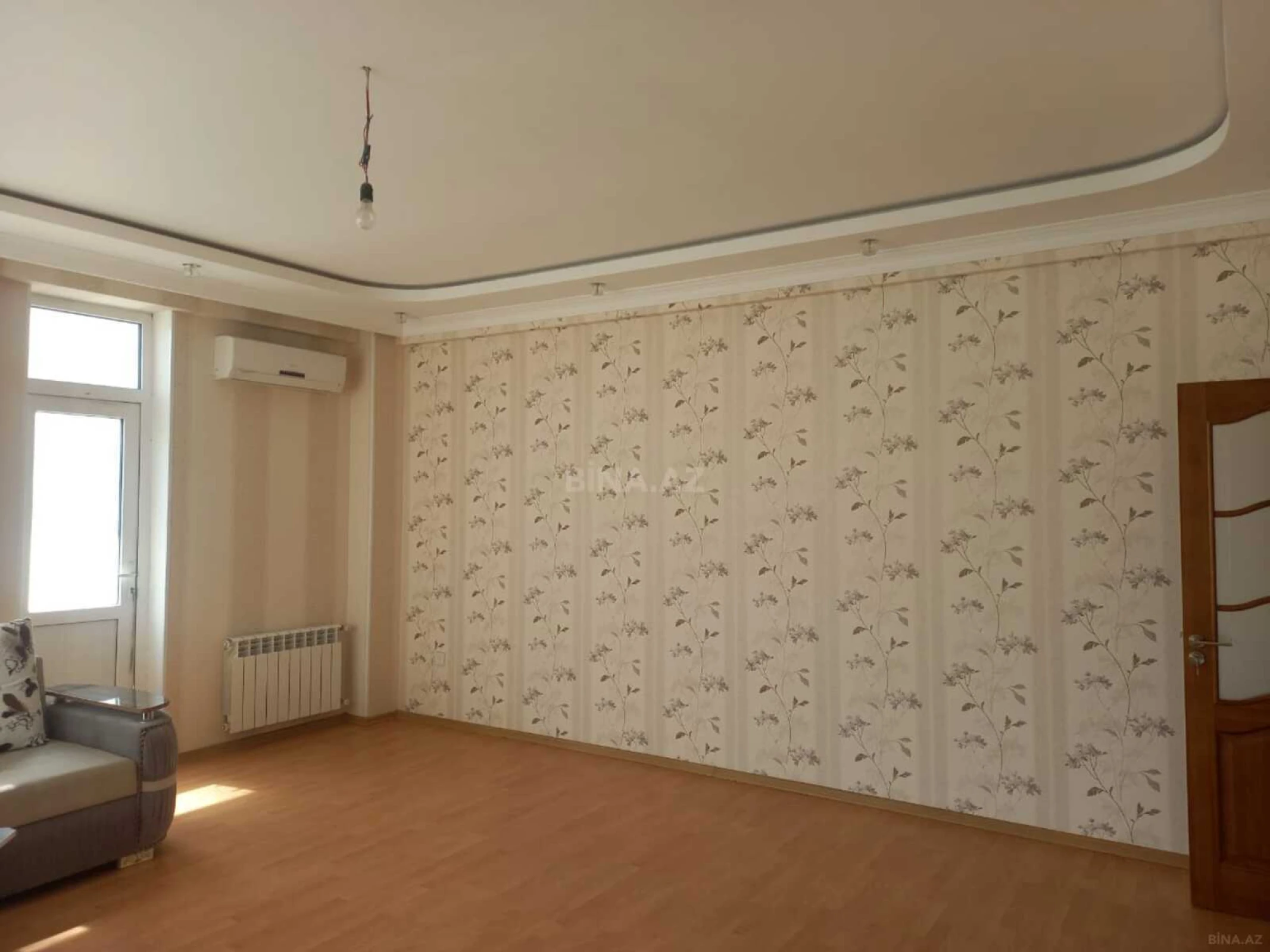 Satılır 3 otaqlı mənzil 135 m²