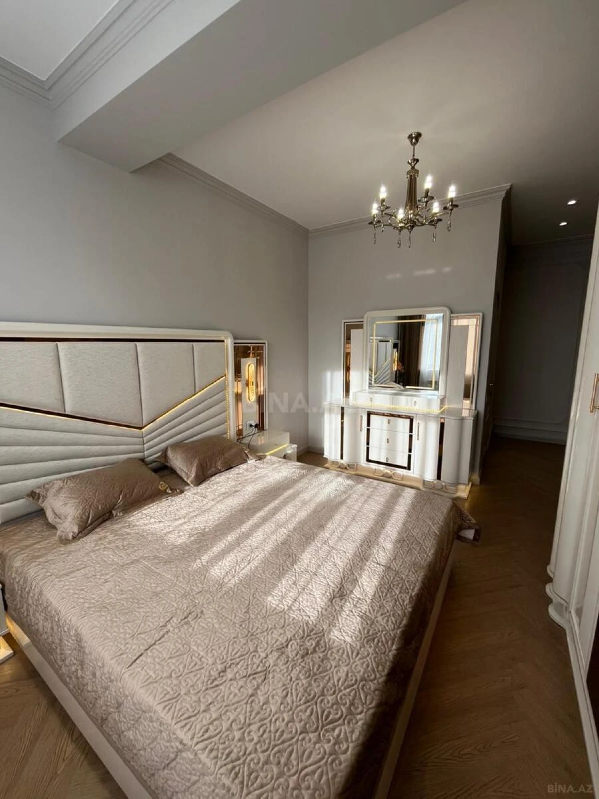 Satılır 3 otaqlı mənzil 82 m²
