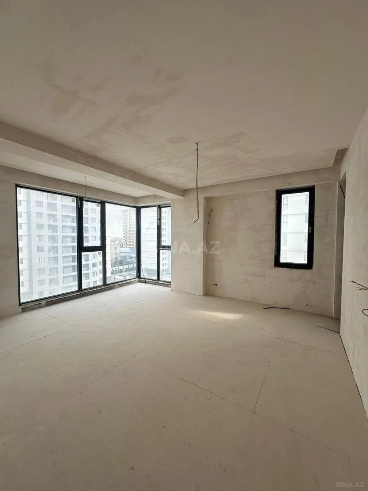 Satılır 3 otaqlı mənzil 82 m²