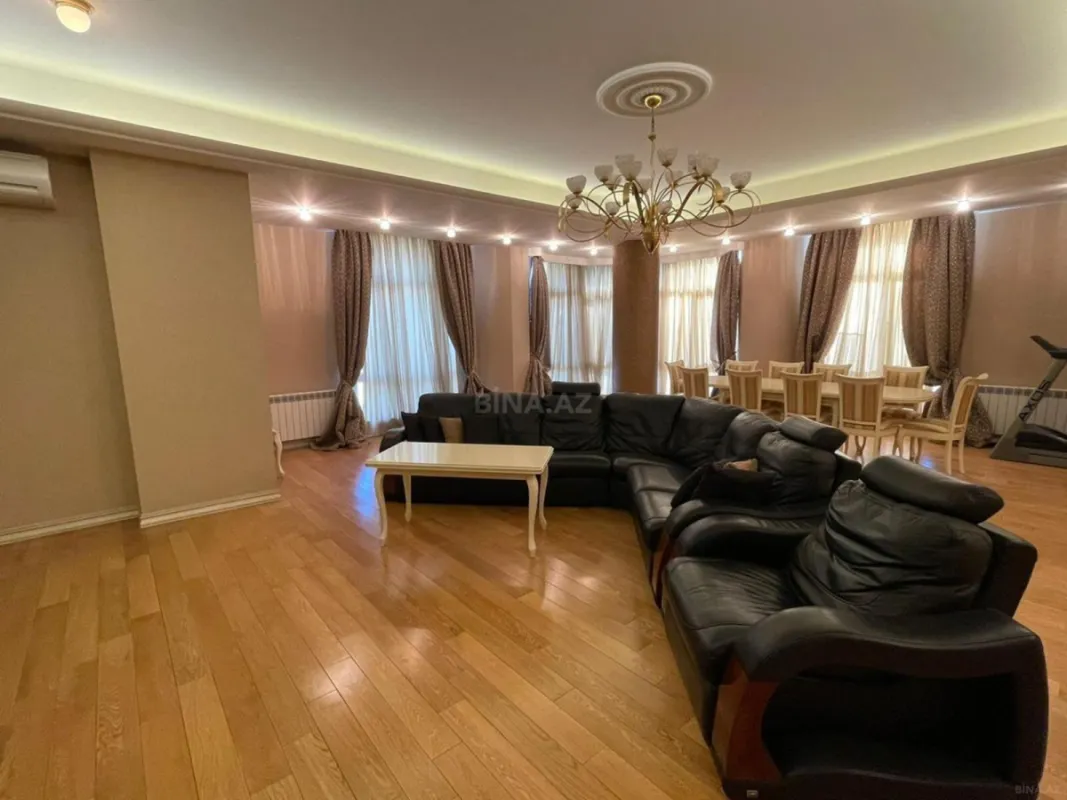 Satılır 4 otaqlı mənzil 244 m²