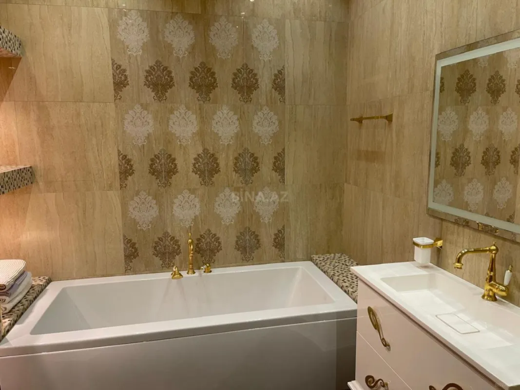 Satılır 4 otaqlı mənzil 244 m²