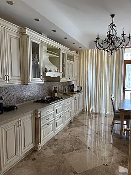 Satılır 4 otaqlı mənzil 244 m²