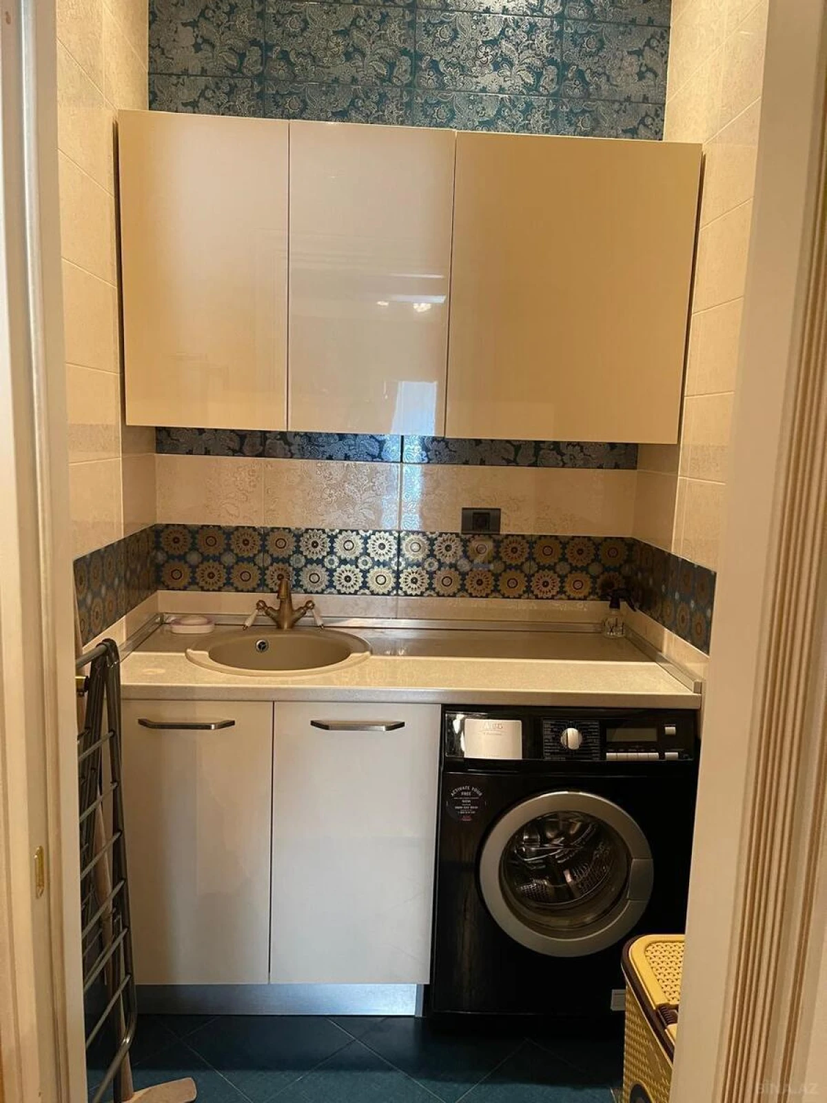 Satılır 4 otaqlı mənzil 244 m²