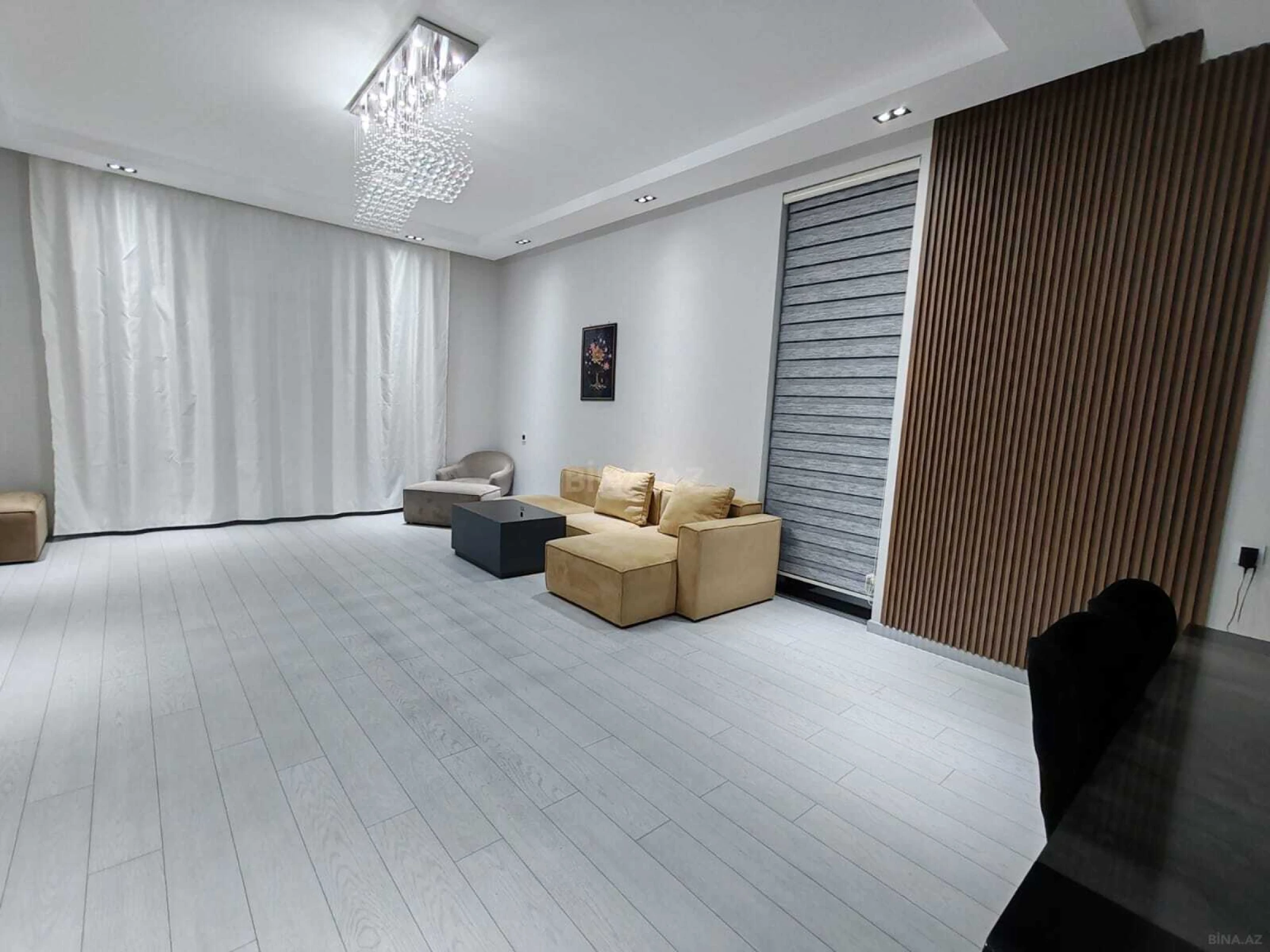 Satılır 5 otaqlı həyət evi 300 m²