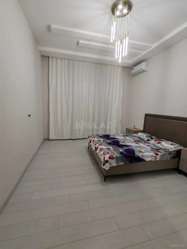 Satılır 5 otaqlı həyət evi 300 m²