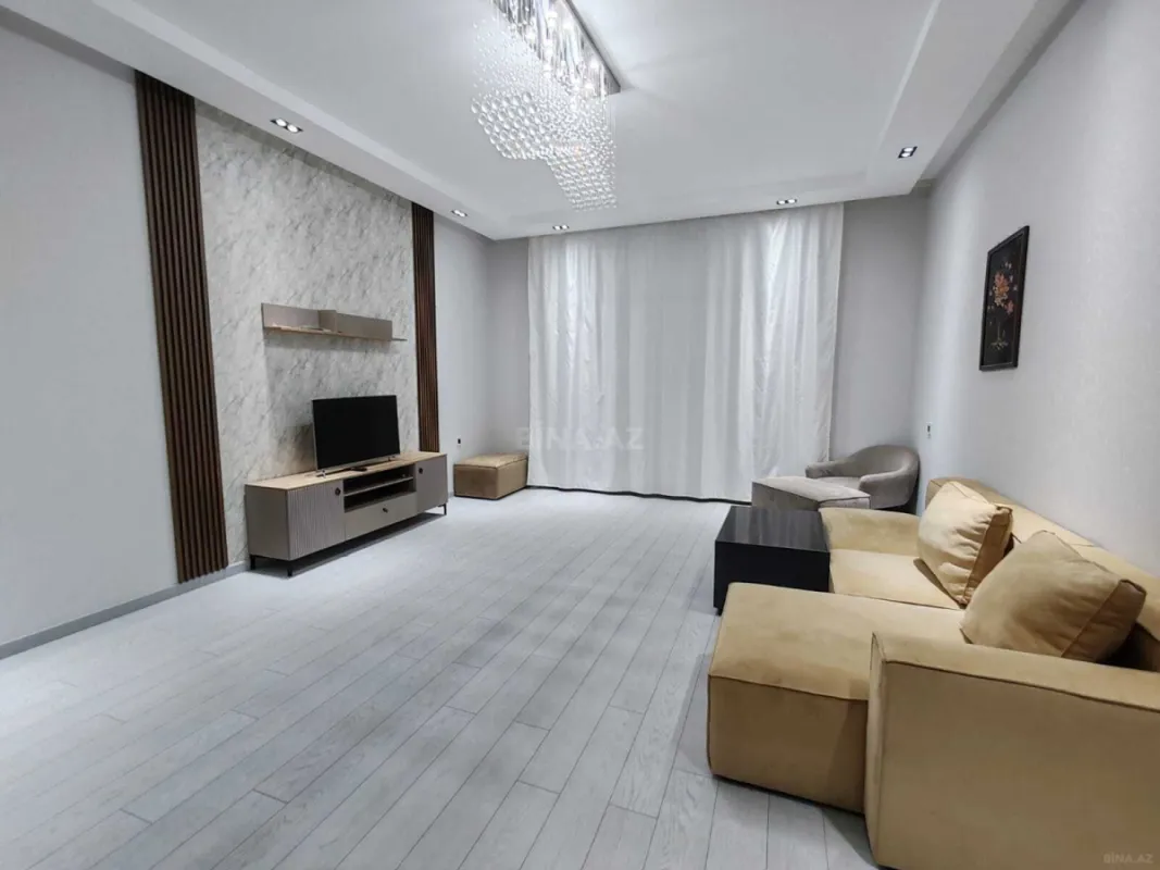 Satılır 5 otaqlı həyət evi 300 m²