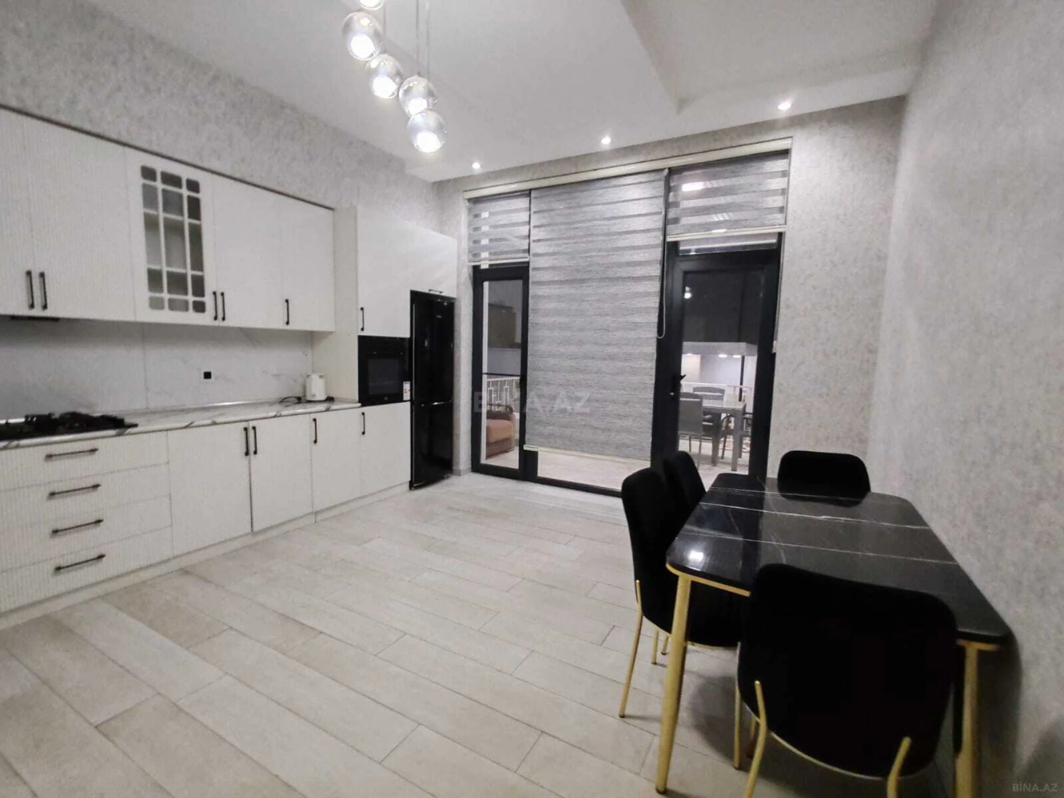 Satılır 5 otaqlı həyət evi 300 m²