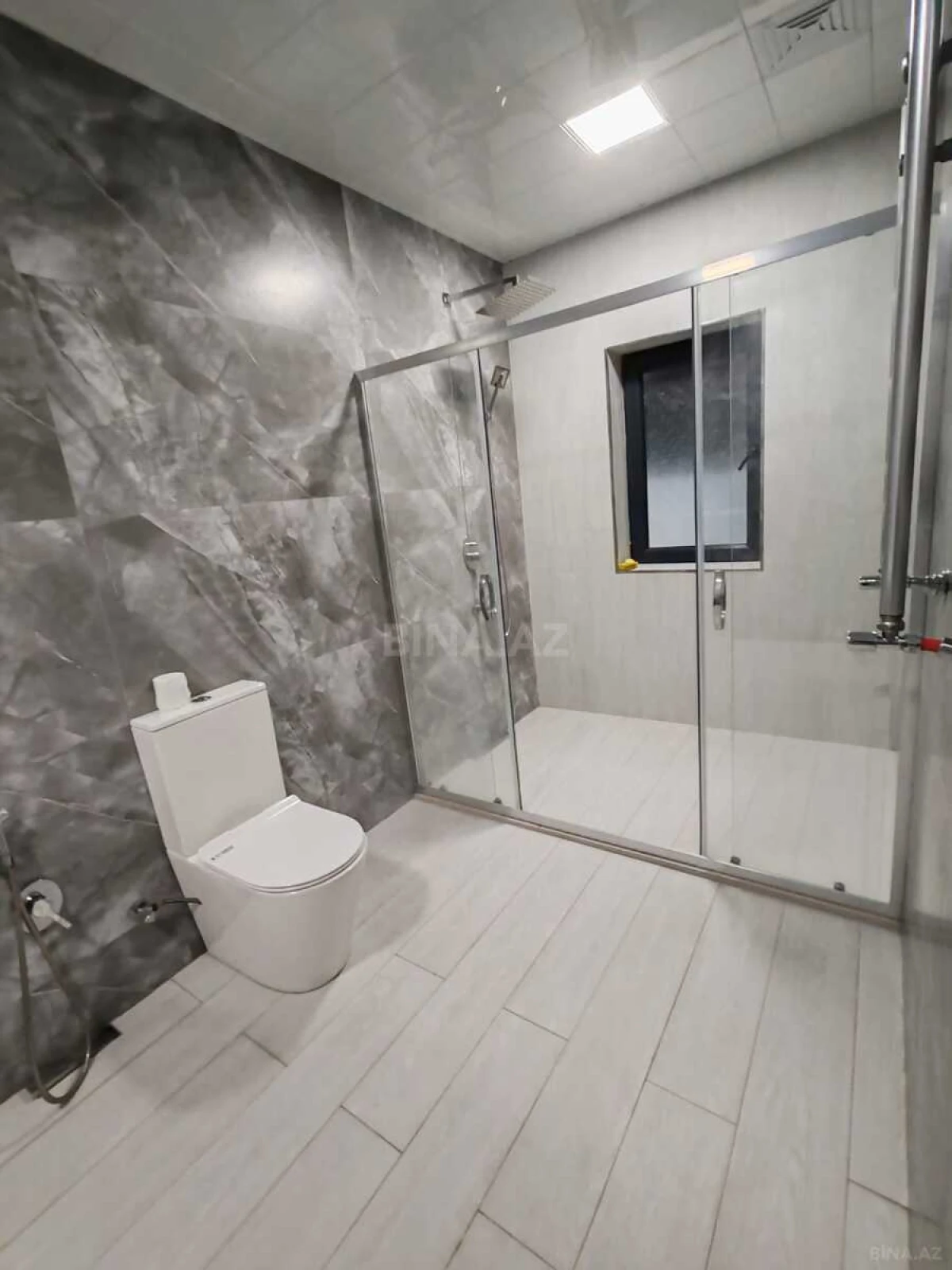 Satılır 5 otaqlı həyət evi 300 m²