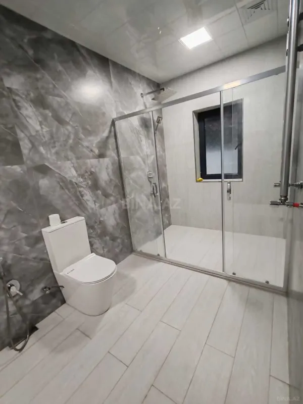 Satılır 5 otaqlı həyət evi 300 m²