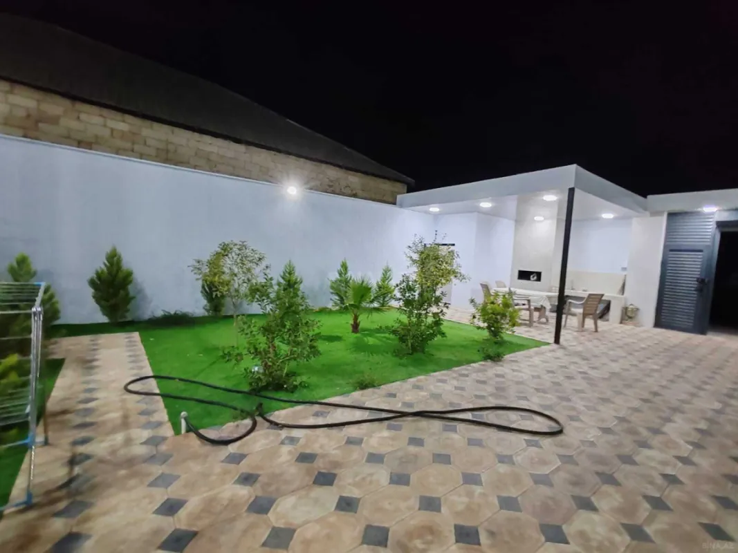 Satılır 5 otaqlı həyət evi 300 m²