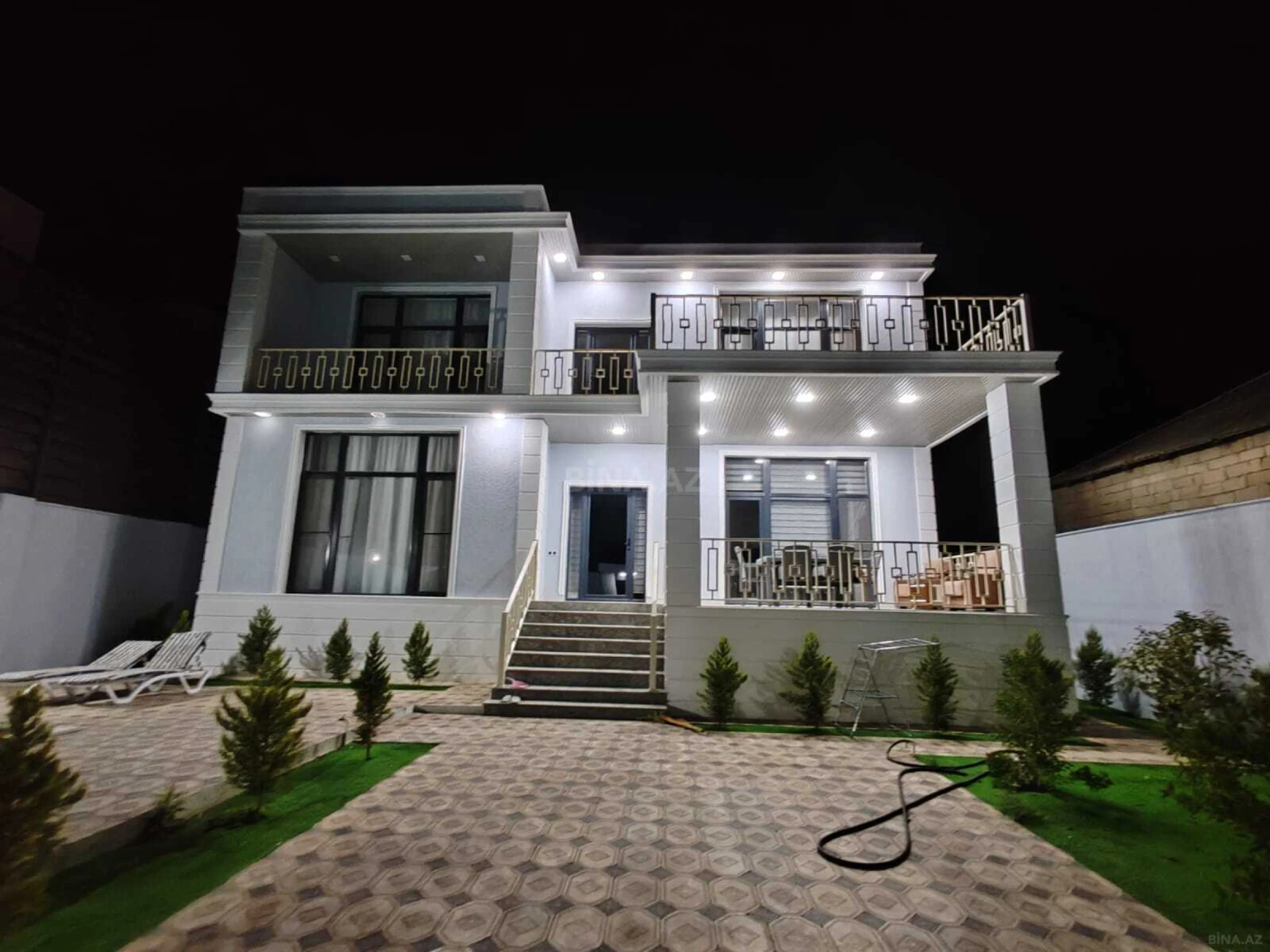 Satılır 5 otaqlı həyət evi 300 m²