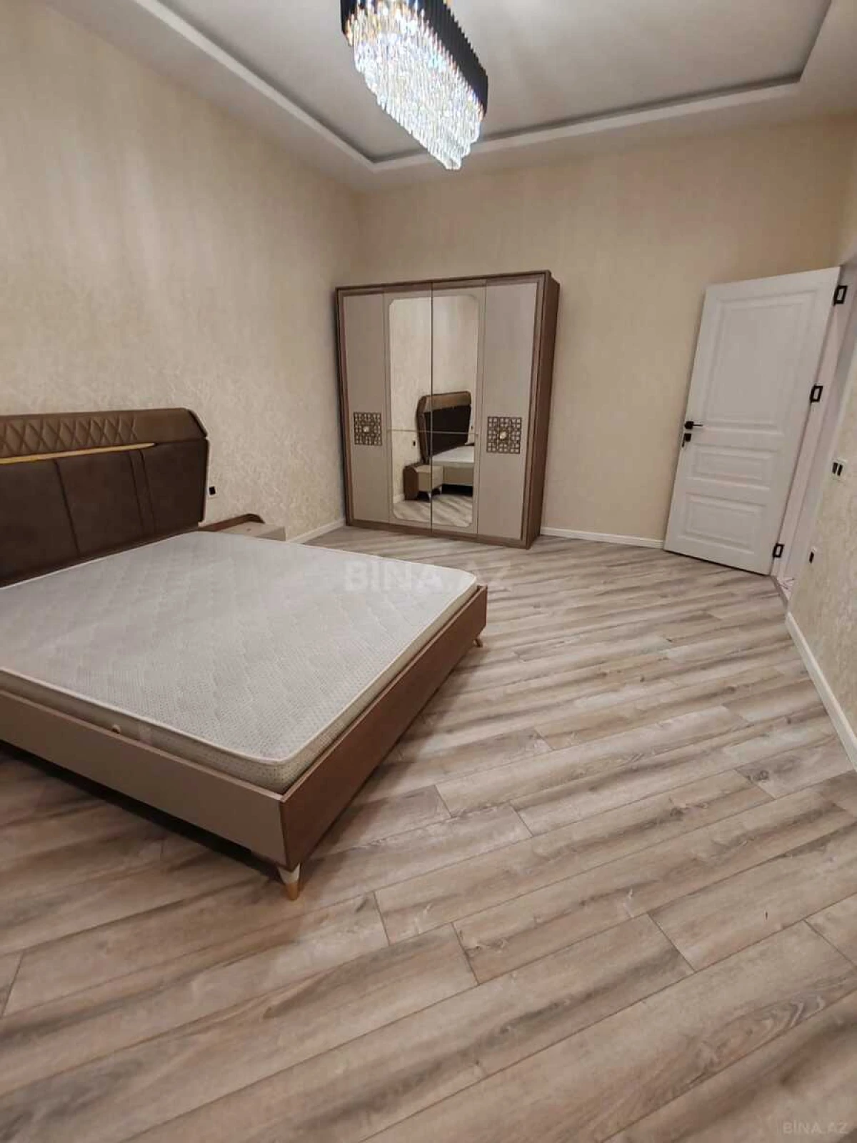 Satılır 5 otaqlı həyət evi 300 m²