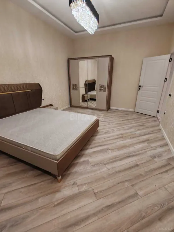 Satılır 5 otaqlı həyət evi 300 m²
