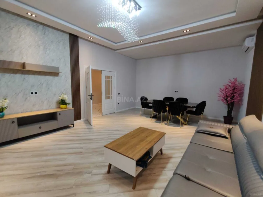 Satılır 5 otaqlı həyət evi 300 m²