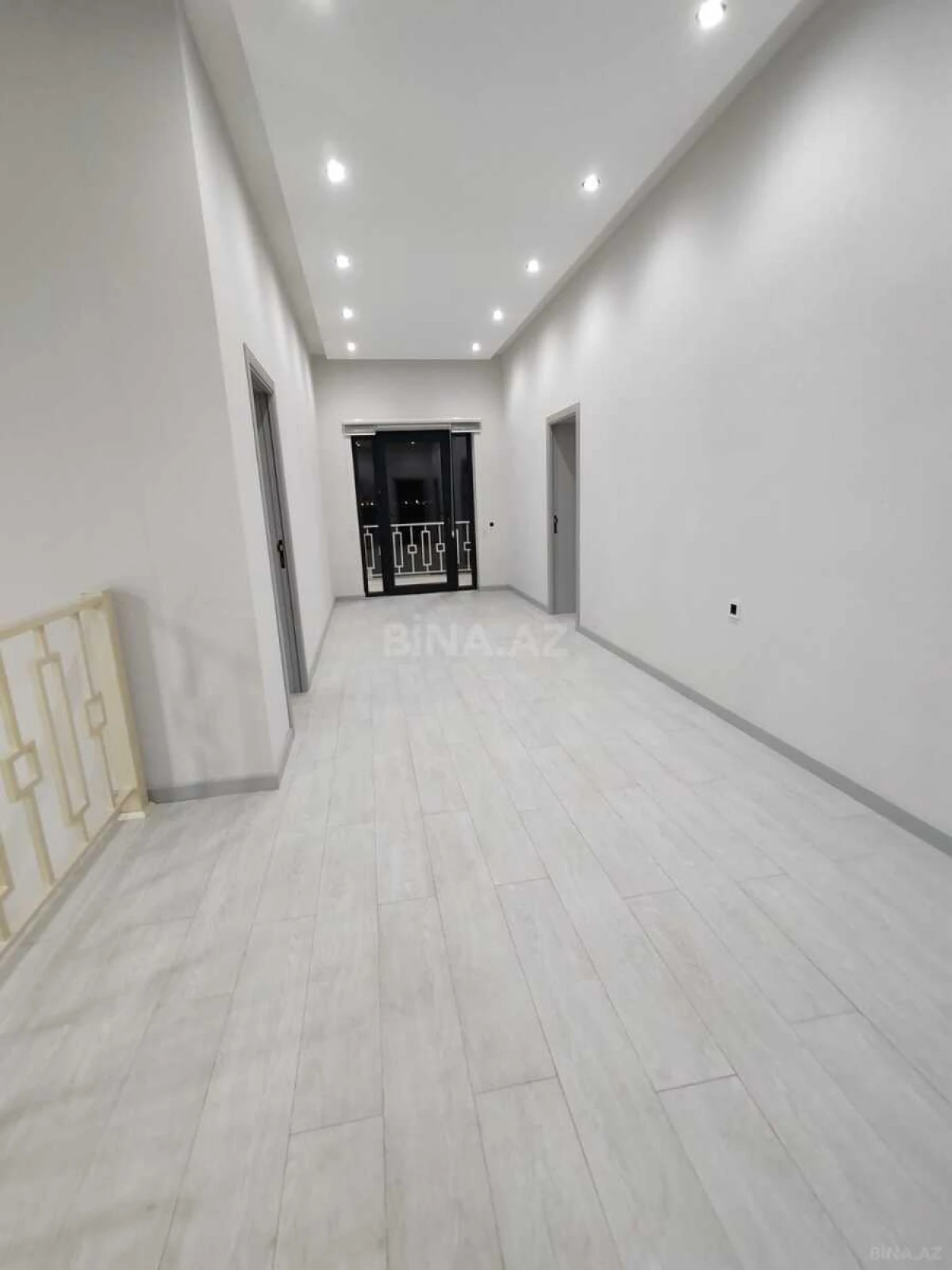 Satılır 5 otaqlı həyət evi 300 m²