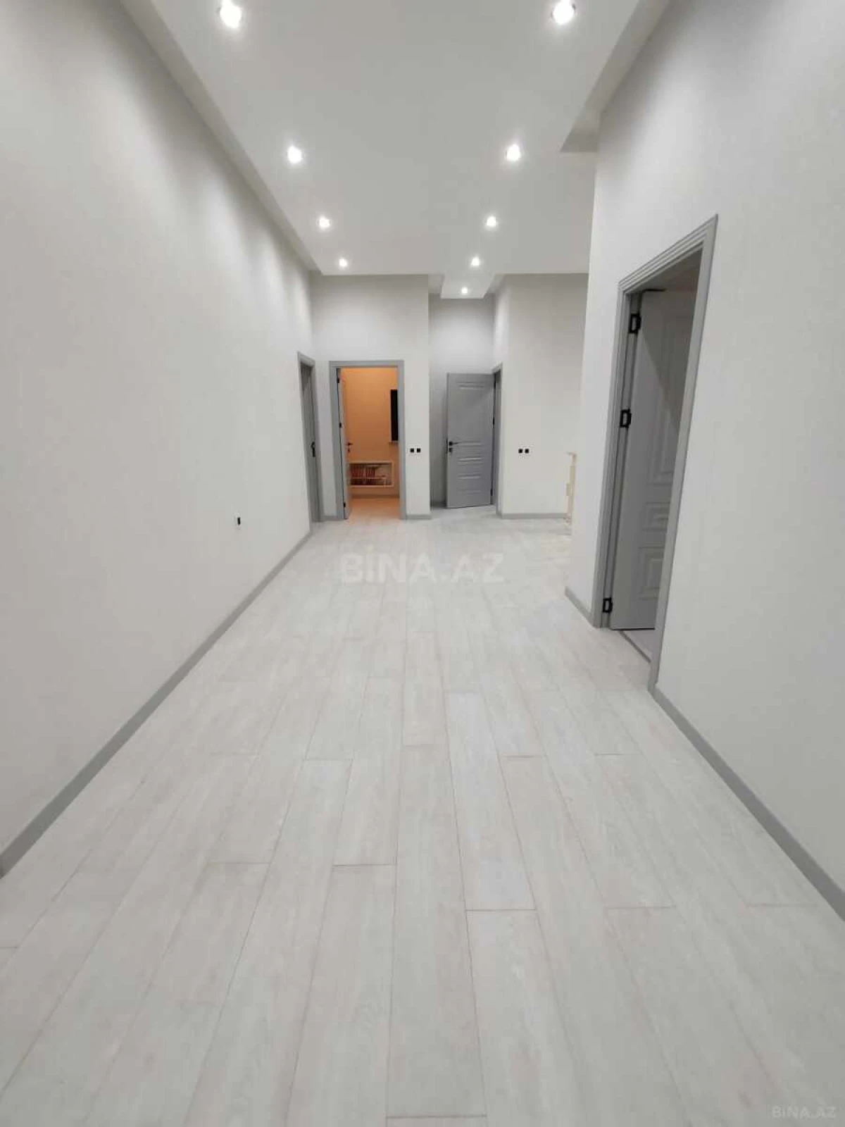 Satılır 5 otaqlı həyət evi 300 m²