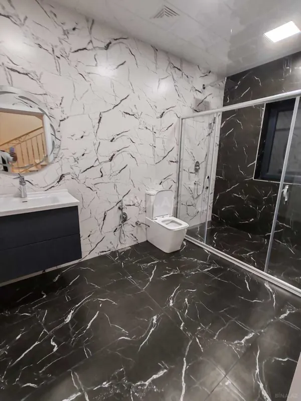 Satılır 5 otaqlı həyət evi 300 m²