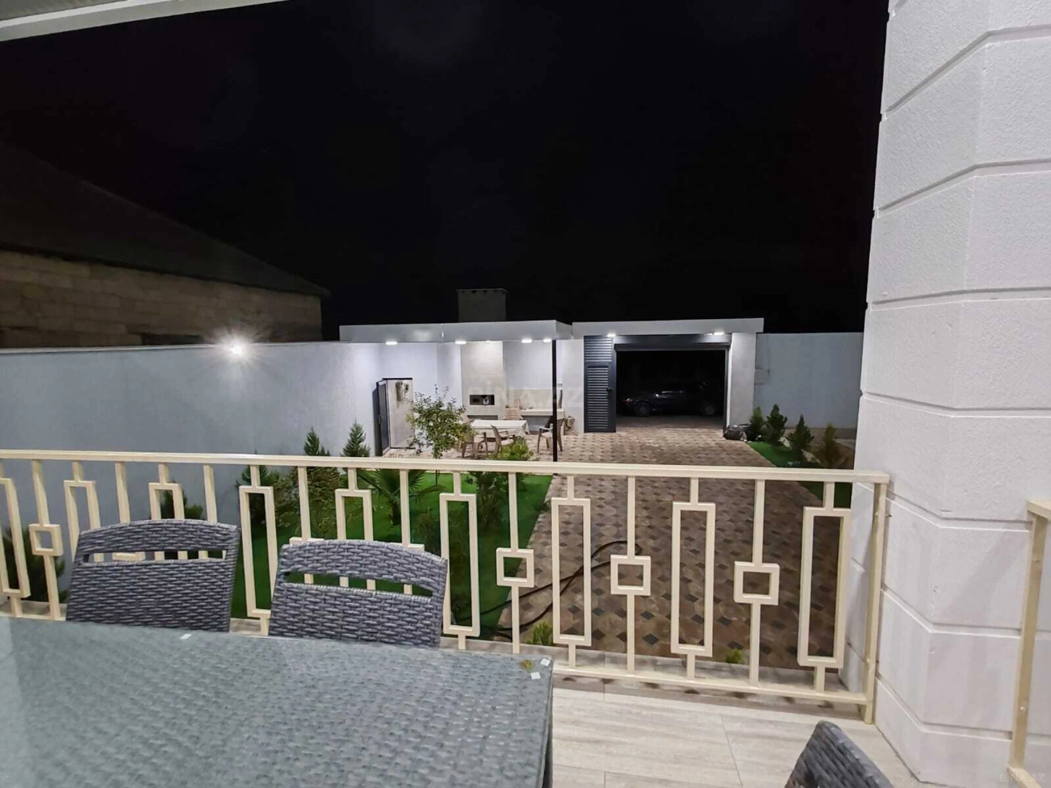 Satılır 5 otaqlı həyət evi 300 m²