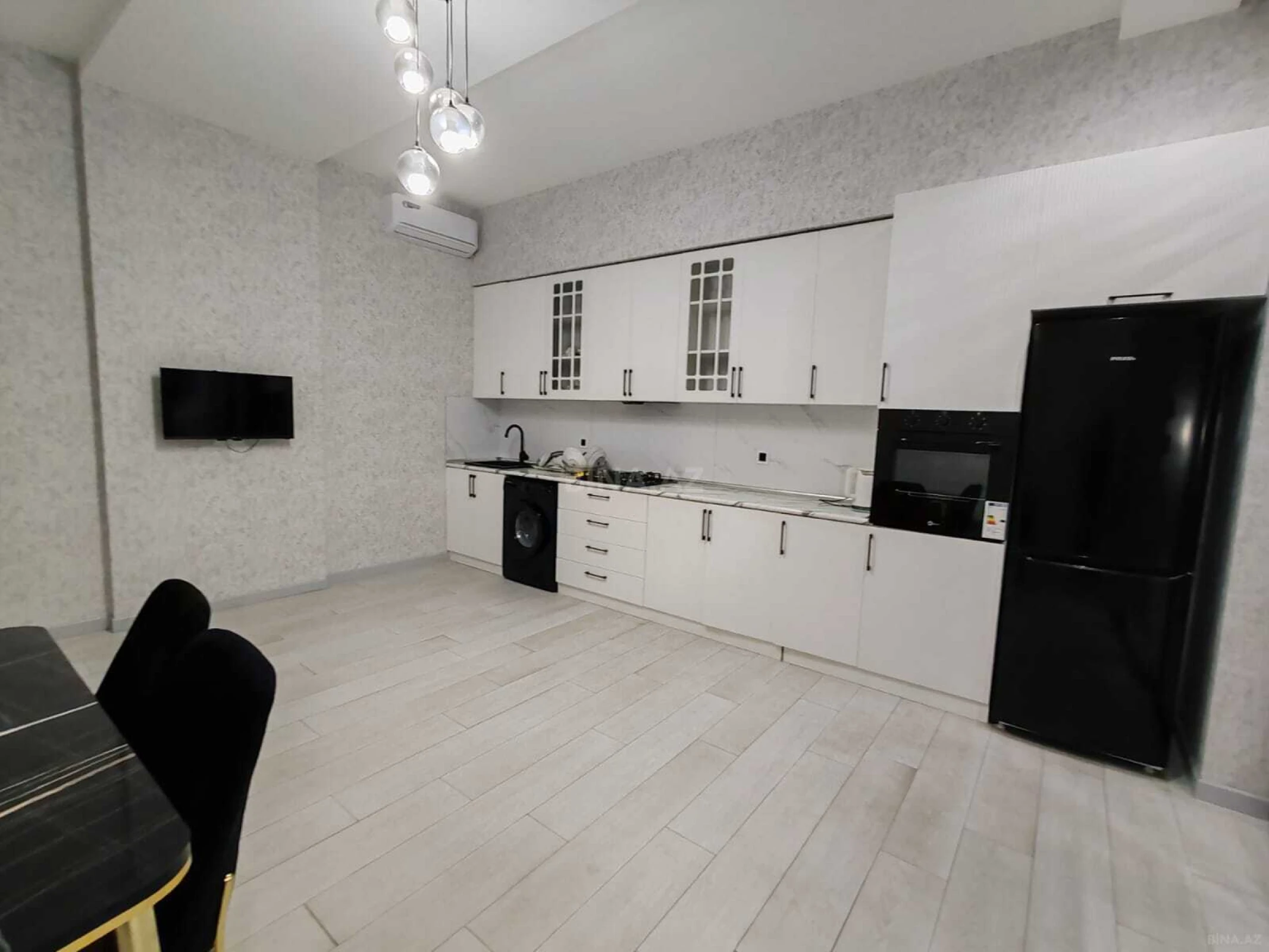 Satılır 5 otaqlı həyət evi 300 m²