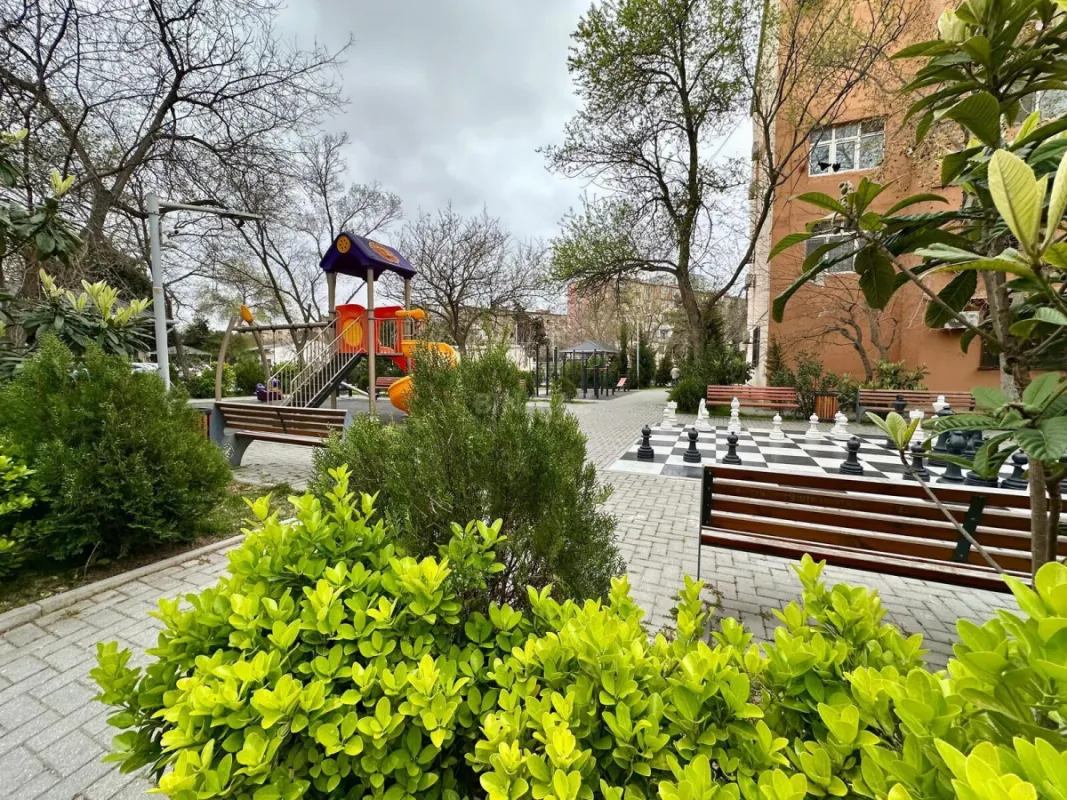 Satılır 4 otaqlı mənzil 75 m²