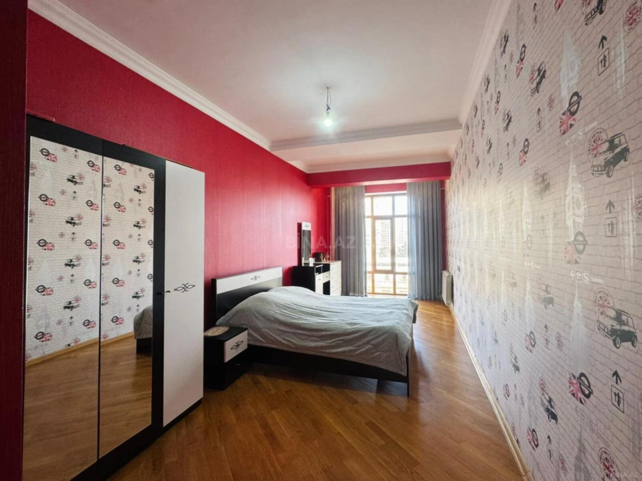Satılır 3 otaqlı mənzil 135 m²