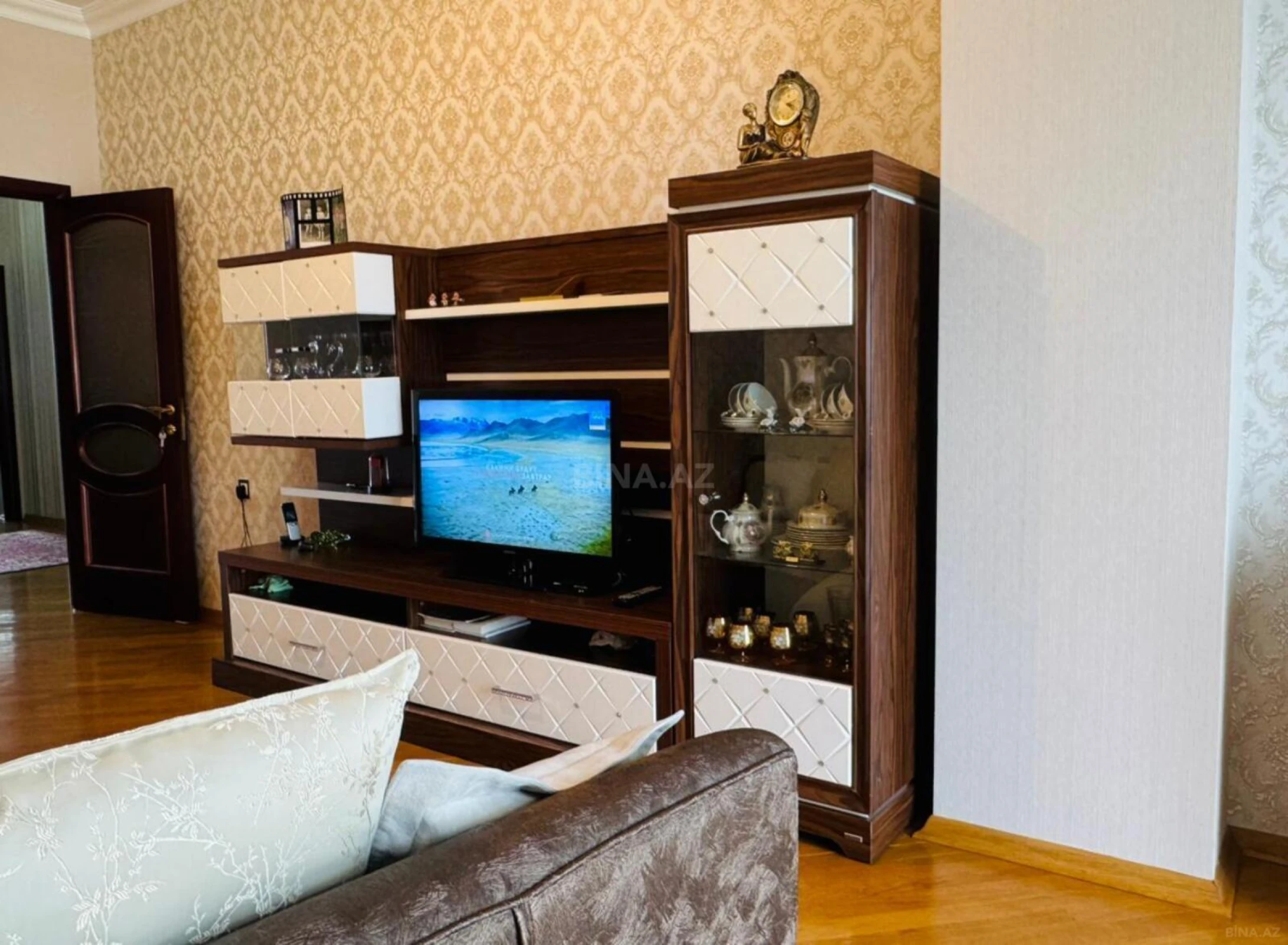 Satılır 3 otaqlı mənzil 135 m²