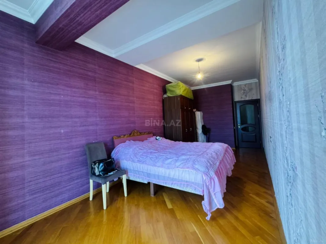 Satılır 3 otaqlı mənzil 135 m²
