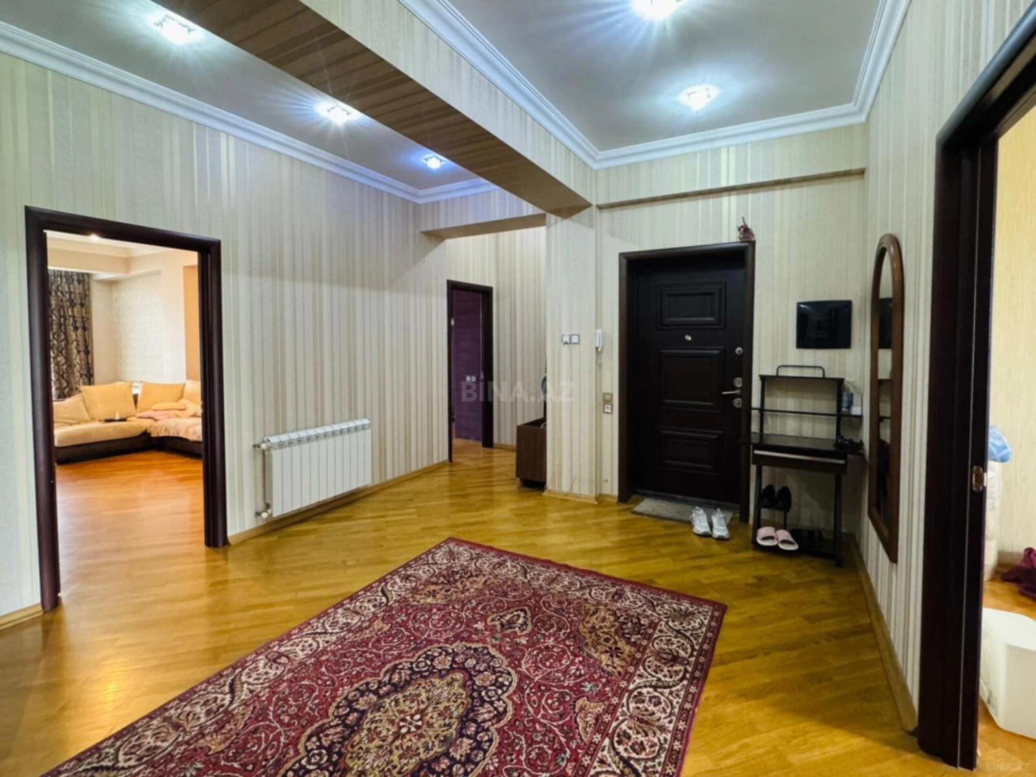 Satılır 3 otaqlı mənzil 135 m²