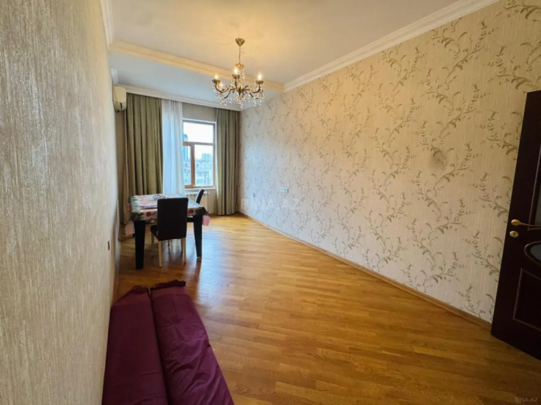 Satılır 3 otaqlı mənzil 135 m²