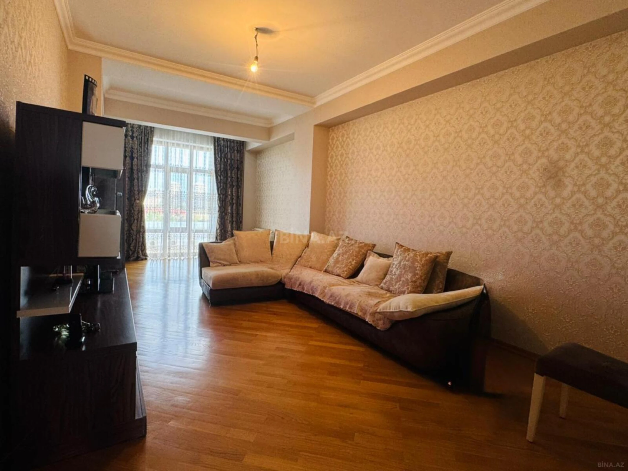 Satılır 3 otaqlı mənzil 135 m²