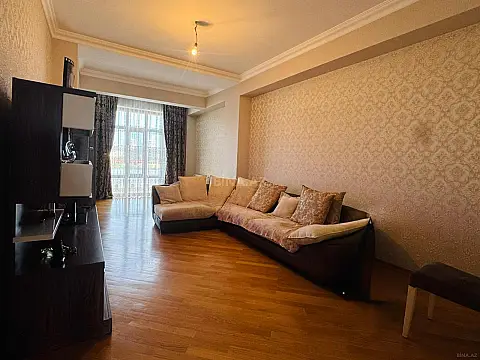 Satılır 3 otaqlı mənzil 135 m²