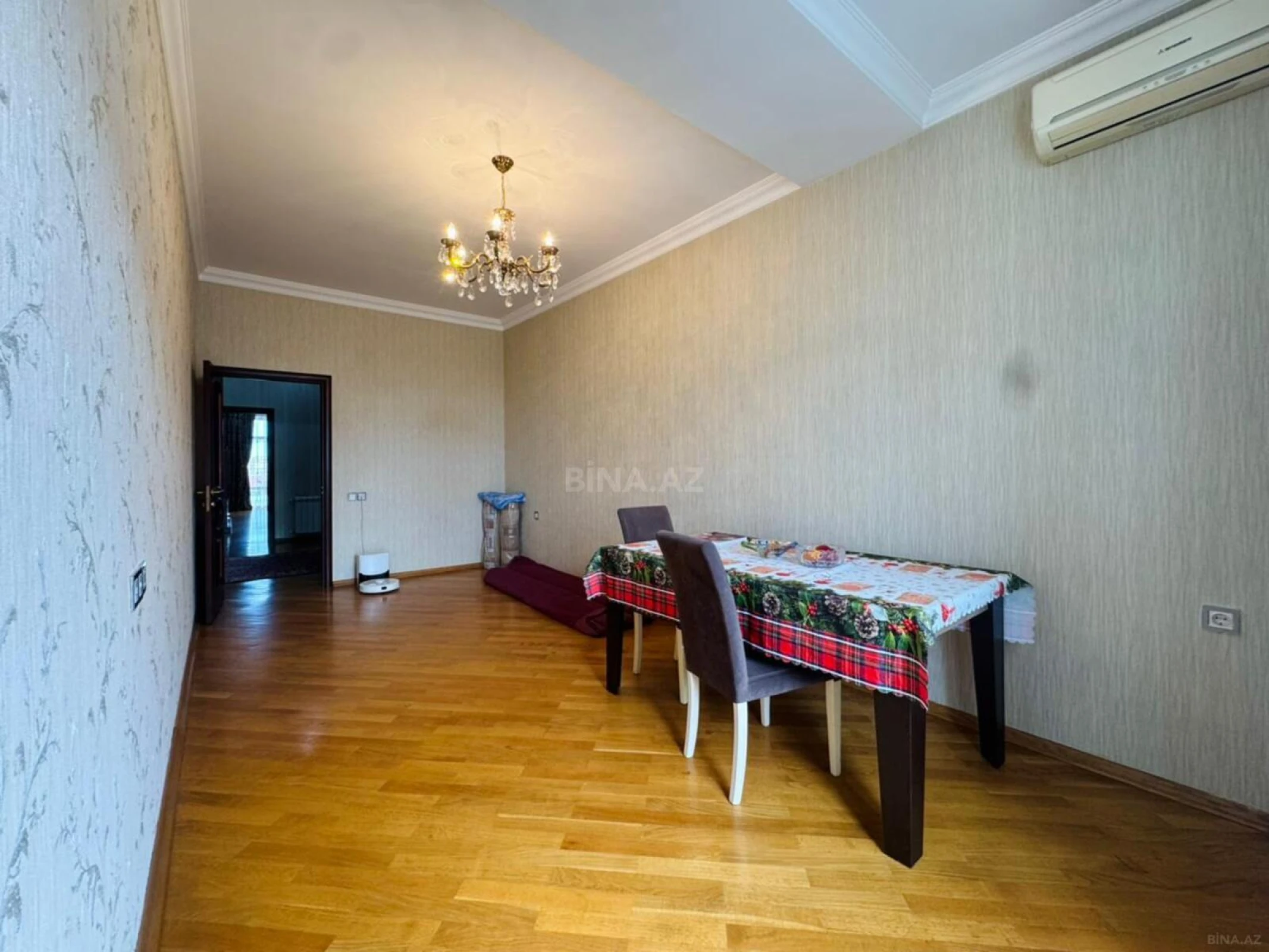 Satılır 3 otaqlı mənzil 135 m²
