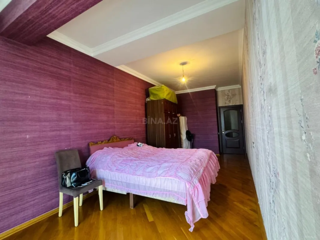 Satılır 3 otaqlı mənzil 135 m²