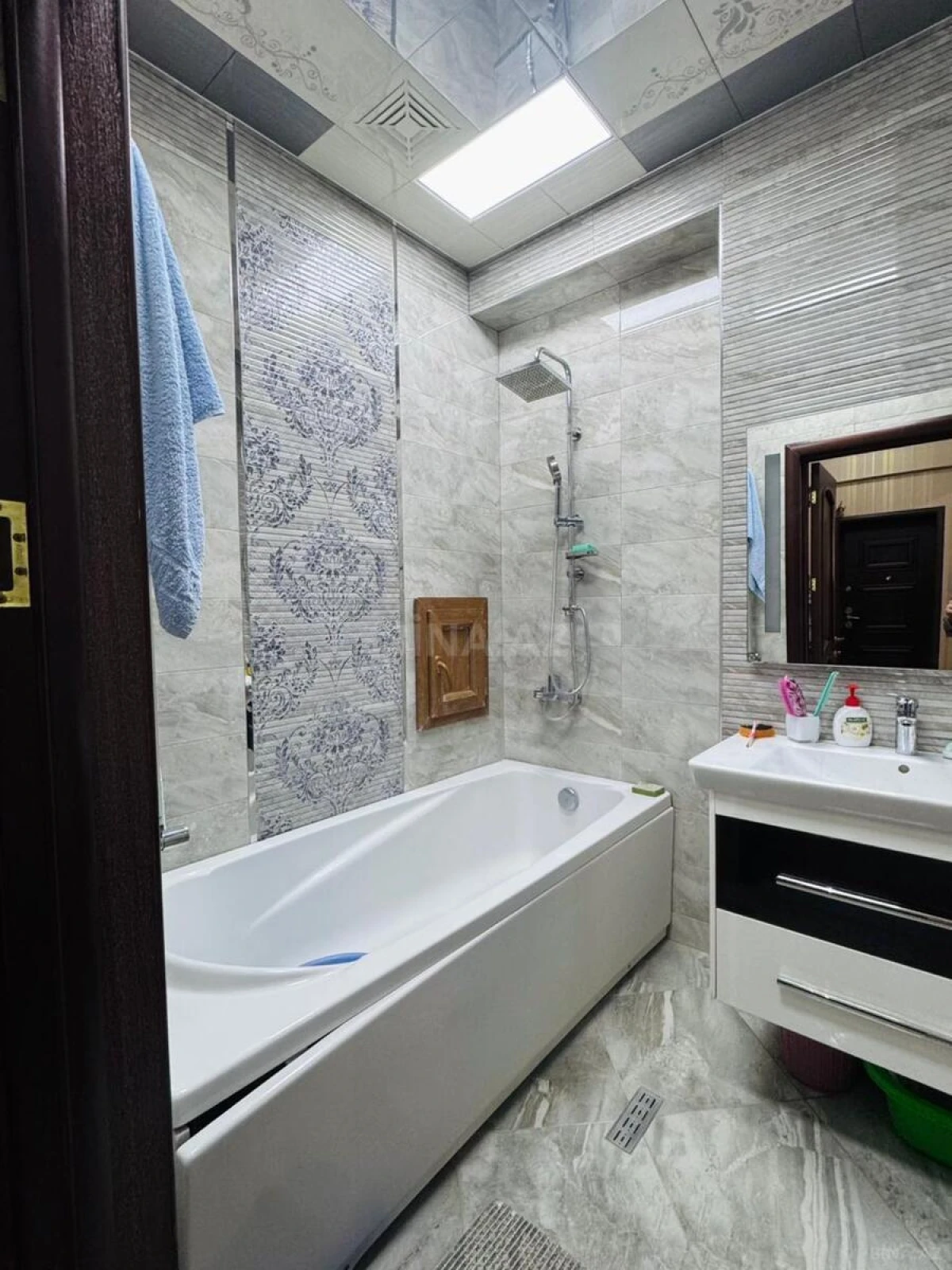 Satılır 3 otaqlı mənzil 135 m²